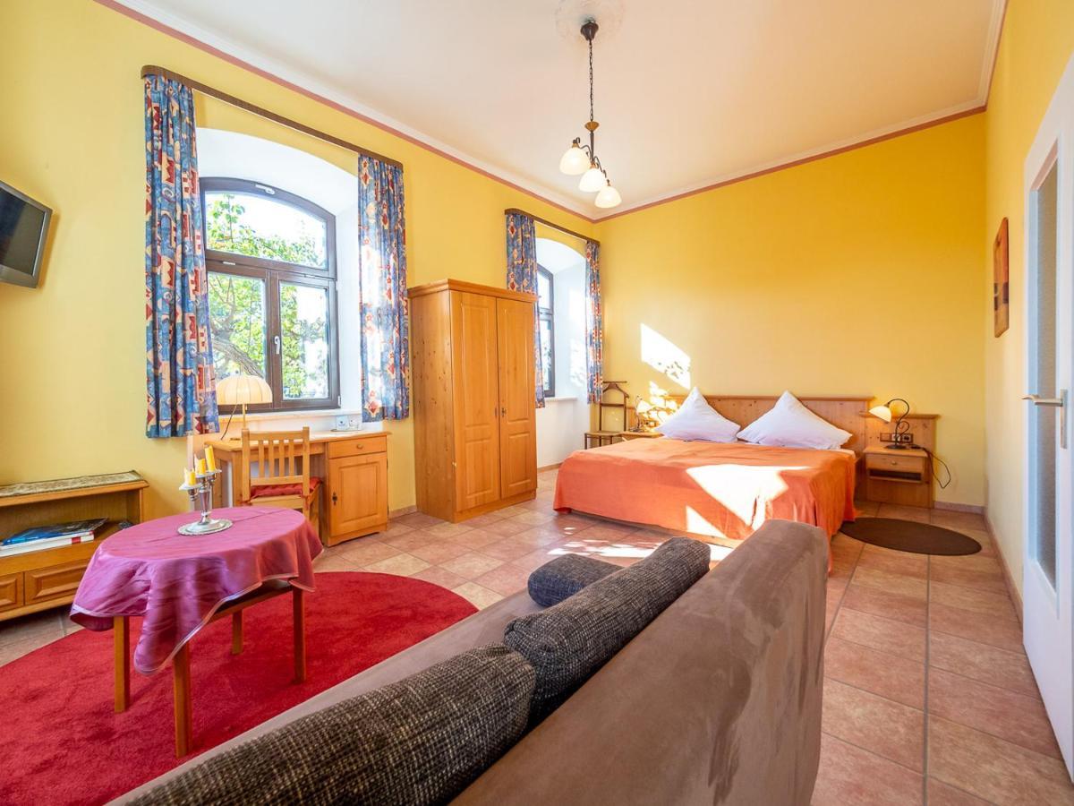 Kleinkunstbuehne Zur Post Beim John In Obing Hotel Bagian luar foto